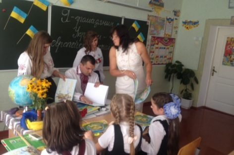 «Подорож старим Луцьком»: у Крупі презентували книгу для дітей із порушеннями зору