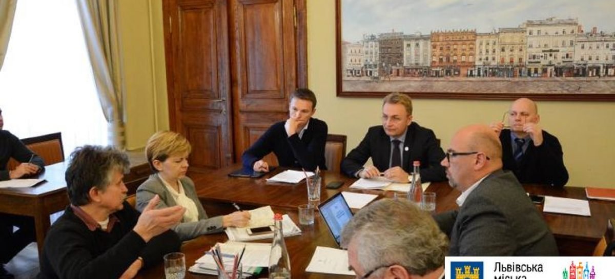 13 жовтня в мерії говорили про проблеми доступності міського середовища для маломобільних груп населення