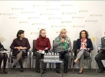 Дивіться зараз онлайн-трансляцію прес-конференції: «ПРИСЛУХАЮЧИСЬ ДО ГОЛОСІВ БАТЬКІВ»