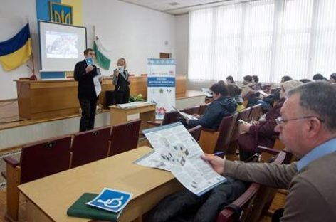 Інформаційне повідомлення IFES: Просвітницькі матеріали для членів дільничних виборчих комісій на тему доступності