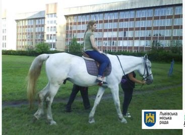 У Львові впродовж п’яти місяців за підтримки міста тривав цикл занять з іпотерапії для осіб з інвалідністю