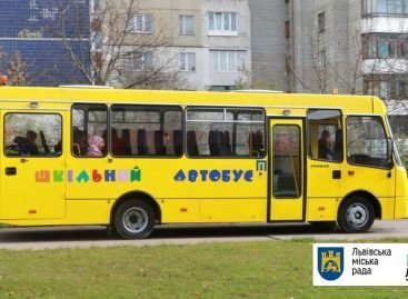 Місто придбало спеціалізований автобус для перевезення дітей з інвалідністю центру «Джерело»