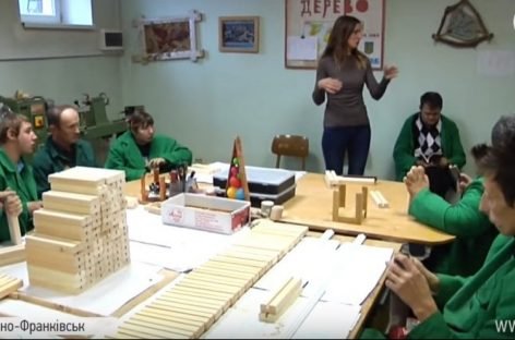Хоббі-терапія: Як франківський “Карітас” підтримує молодь з інвалідністю