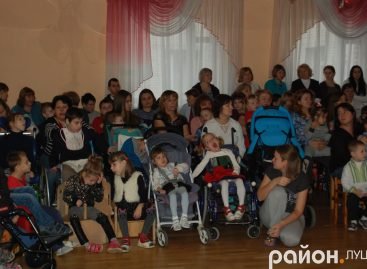 В реабілітаційний центр для дітей завітали фіксики, Яручик та його друзі