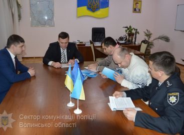 На Волині з ініціативи поліцейських видали пам’ятку про права затриманого шрифтом Брайля