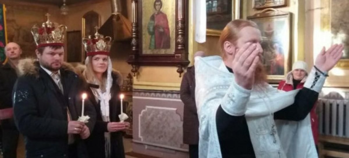 У Луцьку молодят вінчали мовою жестів