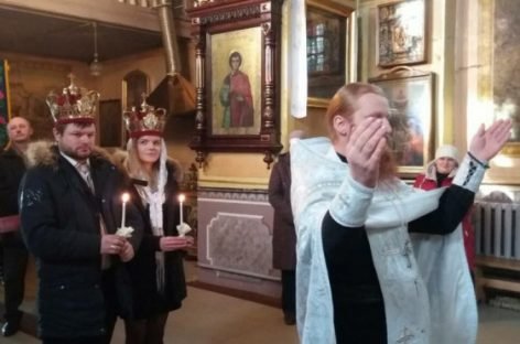 У Луцьку молодят вінчали мовою жестів