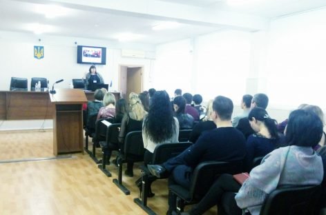 Судді та працівники апаратів судів Донеччини покращили навички спілкування у роботі з людьми з інвалідністю