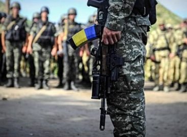 Порошенко схвалив звільнення від призову під час мобілізації батьків дітей з інвалідністю