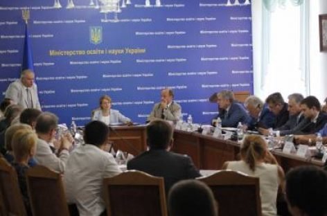 МОН пропонує запровадити у школах практичних психологів та соціальних педагогів