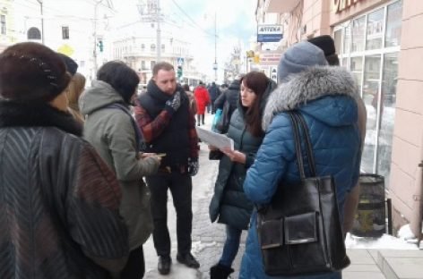 У Чернівцях активісти бойкотували відкриття аптеки