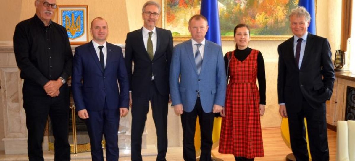Європейський досвід у наданні послуг людям з інвалідністю закарпатцям передають голландські фахівці