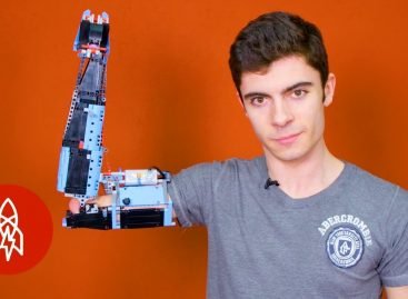 Школяр зібрав собі протез руки з конструктора Lego