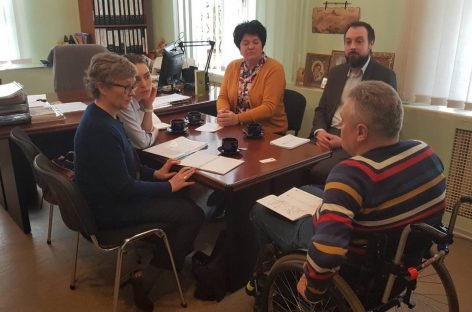 5 квітня в офісі Національної Асамблеї людей з інвалідністю відбулася зустріч з представниками оціночної місії – міжнародним консультантом Ейлін Скіннідер та національним консультантом Андрієм Вишневським