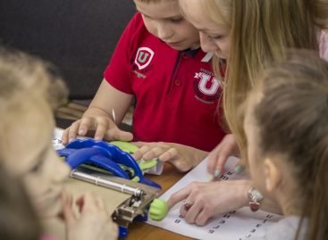 Головного очима не побачиш: як на Дитячому Форумі читали наосліп