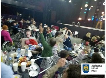 Для молоді з інвалідністю у Львові провели розважально-інтелектуальну вечірку