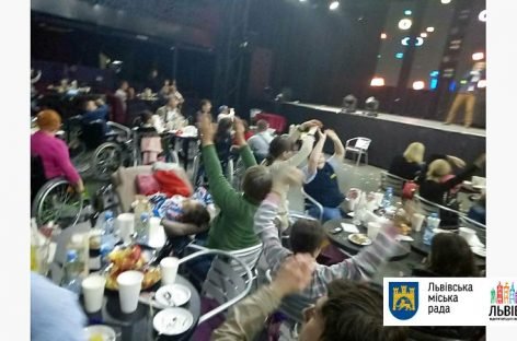 Для молоді з інвалідністю у Львові провели розважально-інтелектуальну вечірку