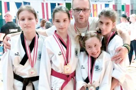 Дві золоті і дві срібні медалі здобули в Австрії спортсменки з ДЦП із Ладижина