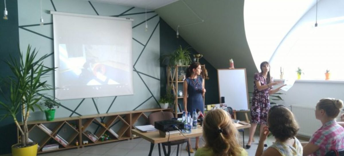 В Ужгороді семінар для батьків дітей з аутизмом зібрав більше півсотні слухачів