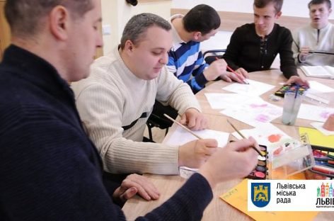 У Львові людям з інвалідністю допомагають завдяки проєкту «Усмішка»