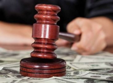 За підбурювання до надання неправомірної вигоди службовій особі та шахрайство працівницю лікарні притягнуто до кримінальної відповідальності