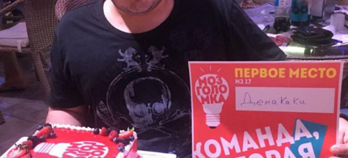 У Херсоні чоловік на кріслі колісному четвертий тиждень не може вийти на вулицю через відключений ліфт (ФОТО)