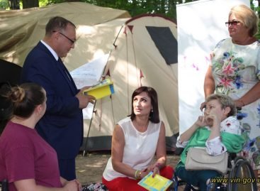 На Вінниччині, під гаслом «Час для подорожей», розпочав роботу незвичний наметовий табір для людей з інвалідністю