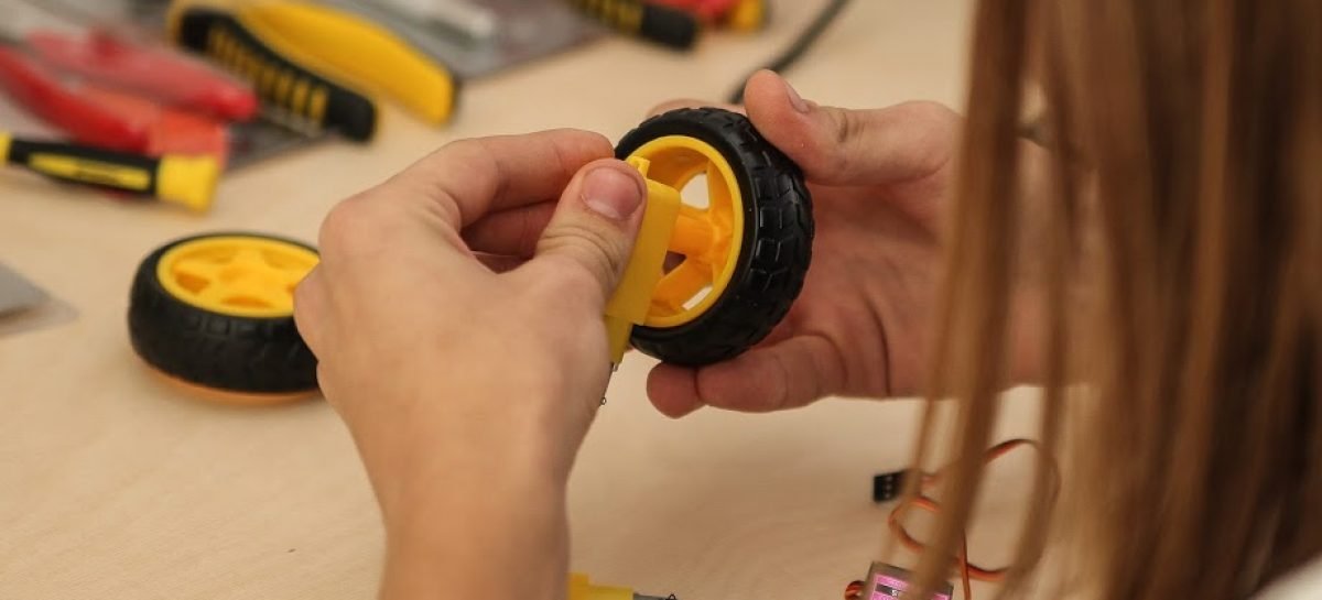 Для школярів Дніпропетровщини відкрили сучасну школу робототехніки