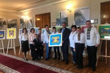 У Львівській ОДА експонується виставка картин діток з інвалідністю