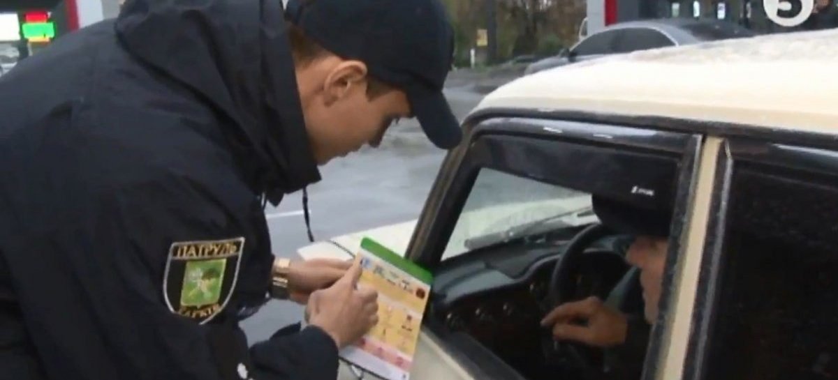 Швидко і зрозуміло: патрульні Харкова тепер краще розумітимуть водіїв з порушенням слуху