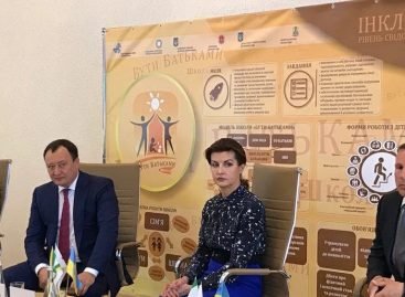 Марина Порошенко приняла участие в создании областной школы “Быть родителями”