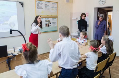 Марина Порошенко відкрила новий Петриківський інклюзивно-ресурний центр та привітала освітян Дніпропетровщини з професійним святом