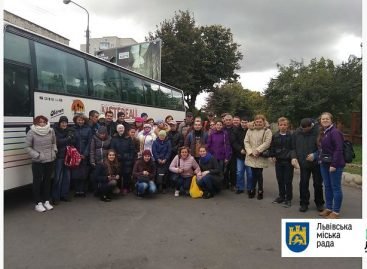 Півсотні людей з інвалідністю здійснили одноденну мандрівку до Тернополя