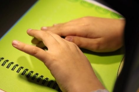 Обласний навчально-реабілітаційний центр для дітей з порушенням зору отримав від Дніпропетровської ОДА нову літературу шрифтом Брайля – Юрій Голик