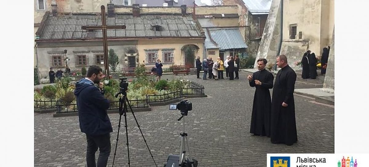 У Львові для людей з порушенням слуху знімають відео з поясненням Катехизму
