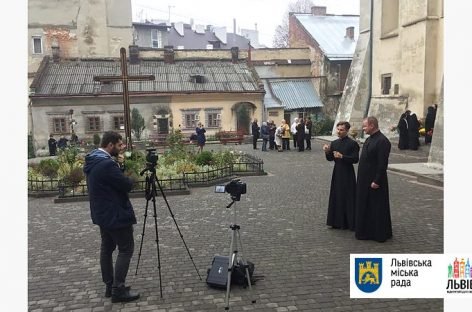 У Львові для людей з порушенням слуху знімають відео з поясненням Катехизму