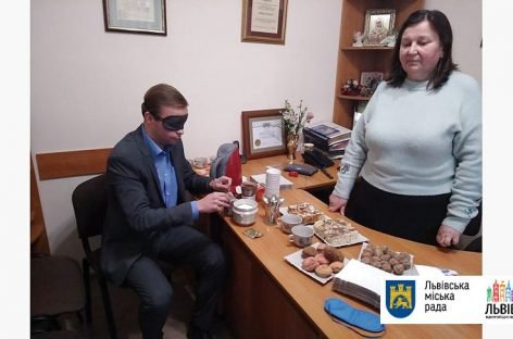 «Ми серед вас»: незрячі організували захід, який допоміг краще зрозуміти щоденні проблеми людей з порушенням зору