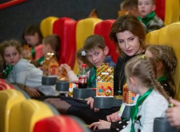 До Дня Святого Миколая Марина Порошенко запросила 150 дітей з Київщини на перегляд українського фільму «Пригоди S Миколая»