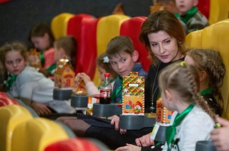 До Дня Святого Миколая Марина Порошенко запросила 150 дітей з Київщини на перегляд українського фільму «Пригоди S Миколая»