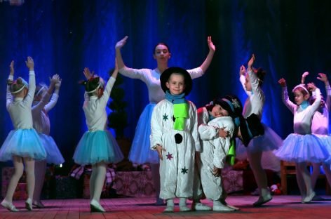Незрячі діти з різних міст України зіграли у Львові «Казку на білих лапах»