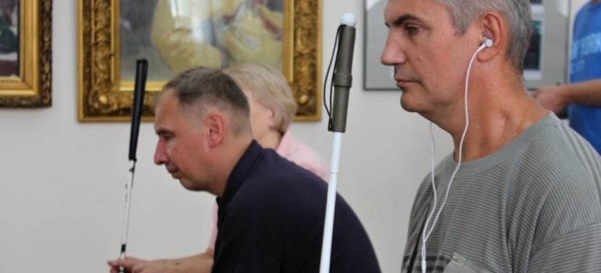 Слухати картини та бачити діалоги: Як інклюзія зрідка “заглядає в культуру” Харкова