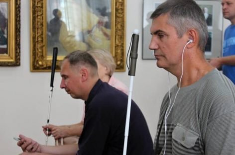 Слухати картини та бачити діалоги: Як інклюзія зрідка “заглядає в культуру” Харкова