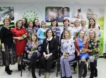 Величезна кольорова куля емоцій для особливих матусь
