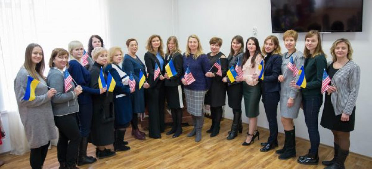 Фахівець з американської жестової мови Мішель Фріз побувала у Київському коледжі легкої промисловості