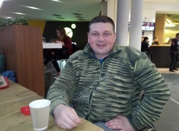 Життя у візку: як паралізований ветеран російсько-української війни допомагає таким, як і сам