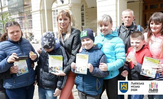 У Львові закликають підтримати людей з аутизмом: розроблено спеціальні наліпки, як допомогти