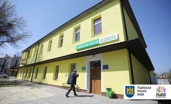 Мер Львова оглянув проведення ремонтних робіт у приміщеннях, де буде створено ще один осередок роботи з людьми з інвалідністю