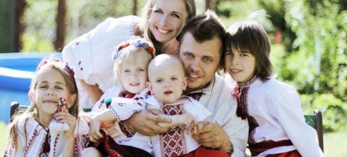З 1 квітня Уряд запровадив допомогу багатодітним сім’ям: 1700 гривень на третю і кожну наступну дитину