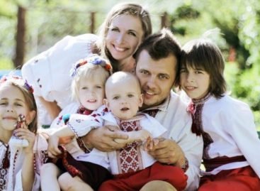 З 1 квітня Уряд запровадив допомогу багатодітним сім’ям: 1700 гривень на третю і кожну наступну дитину