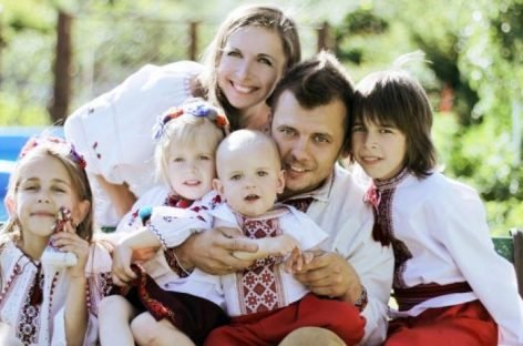 З 1 квітня Уряд запровадив допомогу багатодітним сім’ям: 1700 гривень на третю і кожну наступну дитину